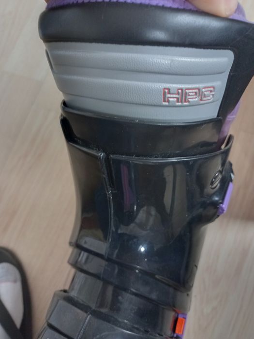 Продавам ски обувки Solomon