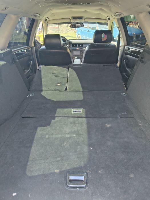 Vând Audi A6 C5 2005 1.9 tdi 131 cai mașină este foarte îngrijită nu reprezintă rupturii s-au rugină.are acte în regulă