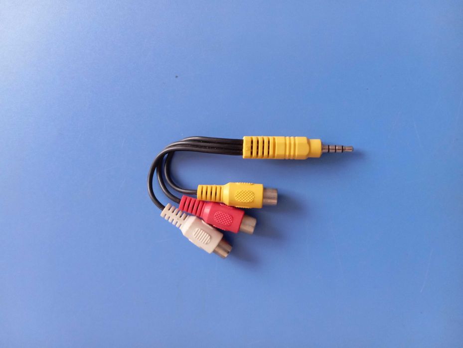 Кабель VGA 5 метров , а даптер VGA +3RCA +Svideo