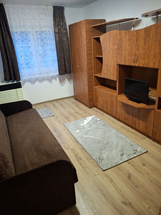 Închiriez garsoniera