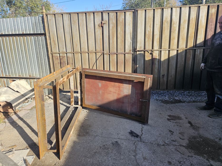 Металлическое окно для углярки