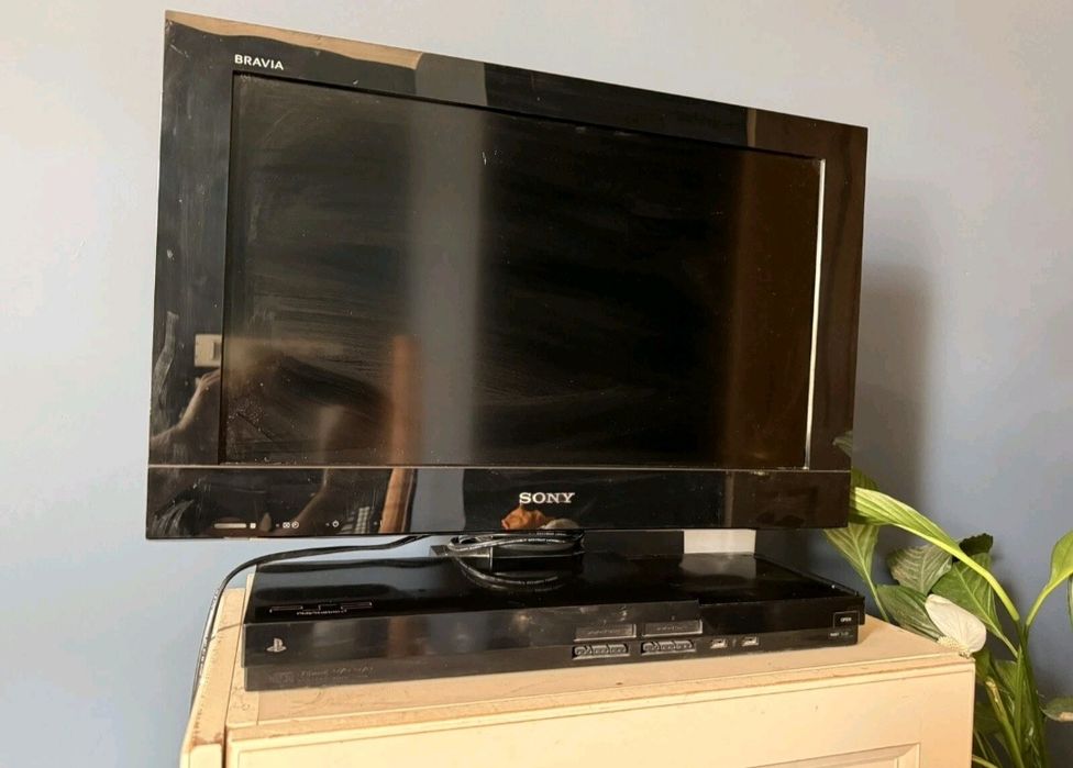 Sony Bravia KDL-22PX300 (ТВ со встроенной PlayStation 2) — Раритет