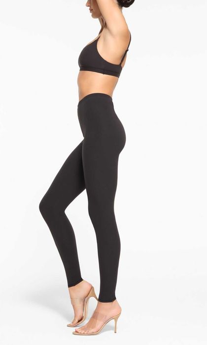 Skims клин висока талия чисто нов, цвят черен, размер С/S