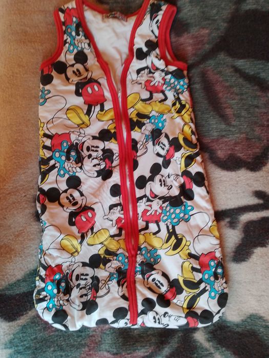 Продавам зимно  детско спално чувалче  за 9 -12 месечно бебе.