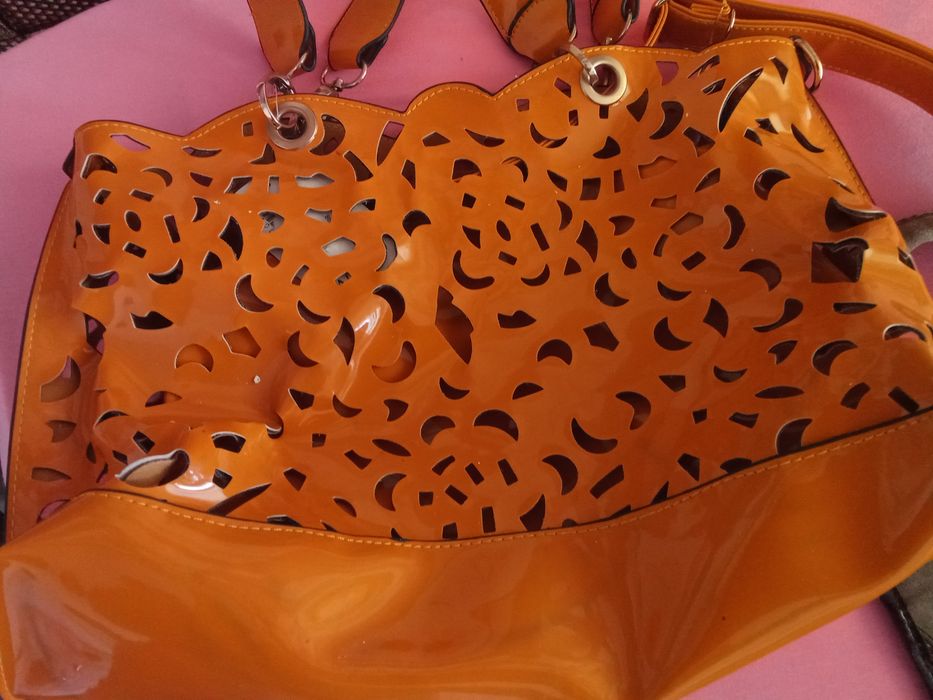 Дамски чанти различни големини модели цветове