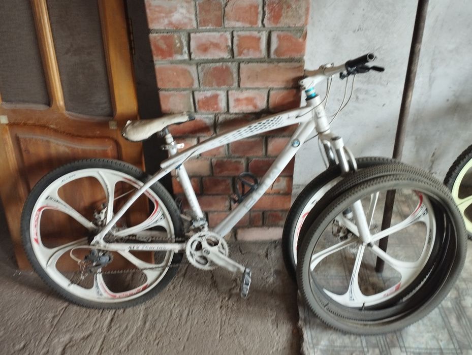 Продам три велика
