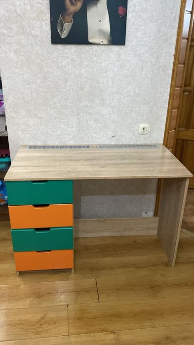 Продам стол срочно