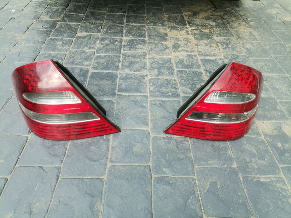 Vând triple spate cu led pentru Mercedes BENZw211