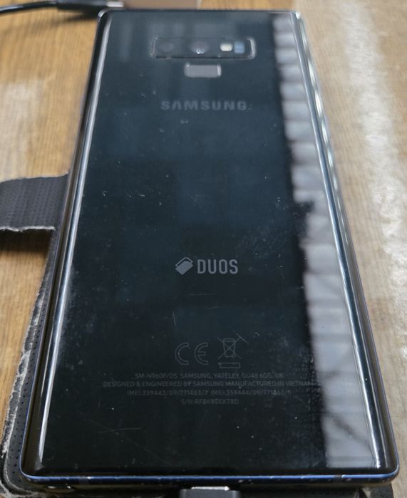 Смартфон SAMSUNG НОТ 9 с писалка о много калъфи