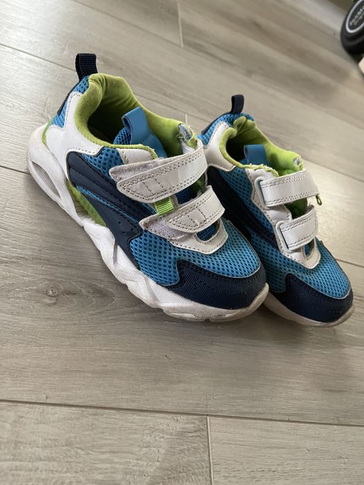 Детская обувь кроссовки сандали туфли