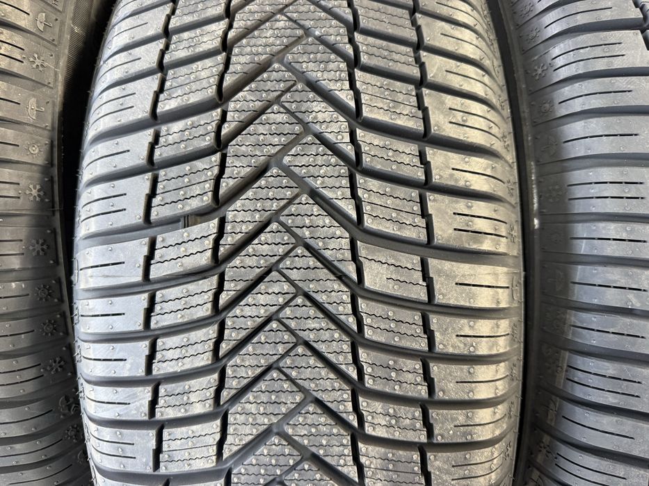 225/40 R18 SUNNY ALLSEASON anvelope noi mixte 2026 /Montaj inclus