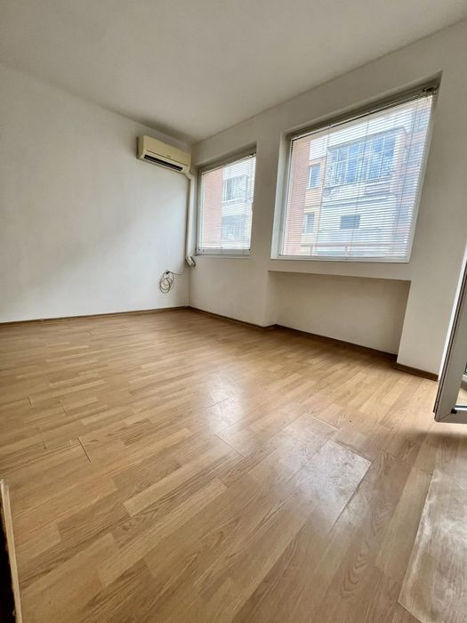 Продава се Тристаен апартамент в Бургас, Братя Миладинови - 65 кв.м за 2077 €/кв.м - Снимка #8