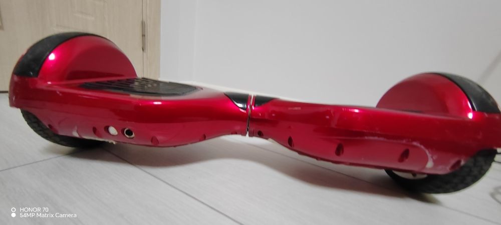 Продава се червен hoverboard 6.5 инча.
