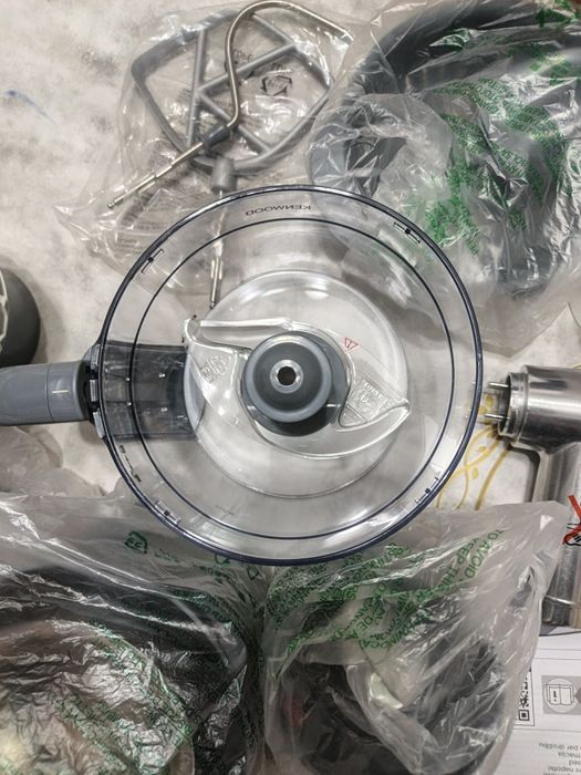 Kenwood Oshxona kombayni to'liq komplekt pul juda zarligi uchun sotvom