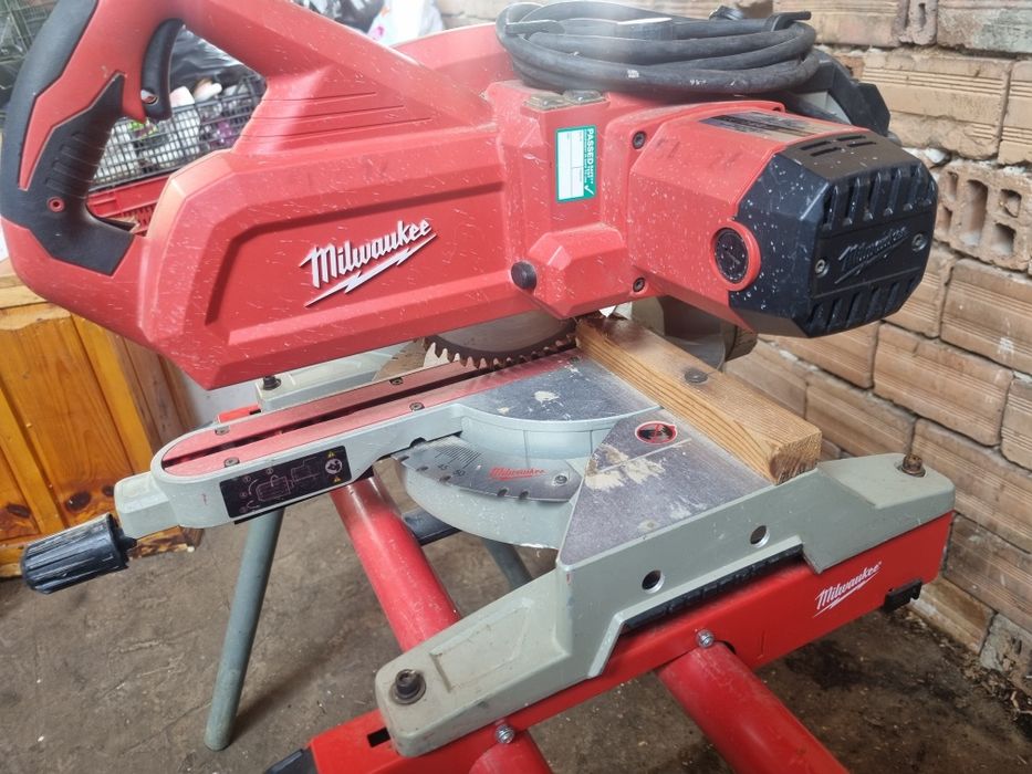 Електрически потапящ циркуляр MILWAUKEE MS 216 SB