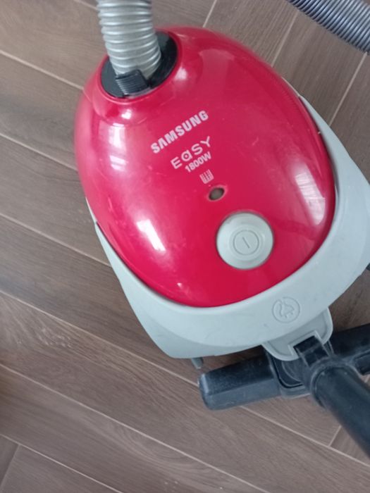 aspirator cu sac samsung 1600w putere mare impecabil saci de rezerva