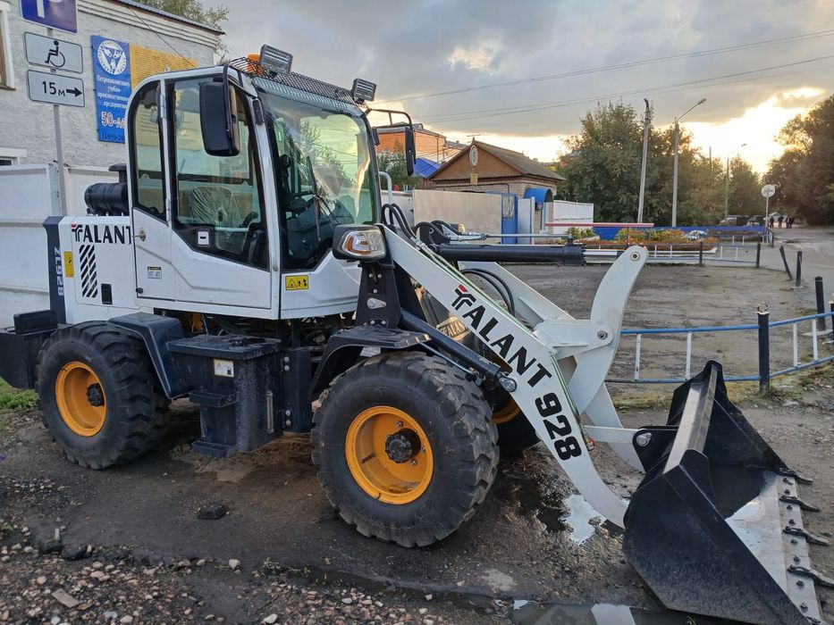 Мини фронтальный погрузчик