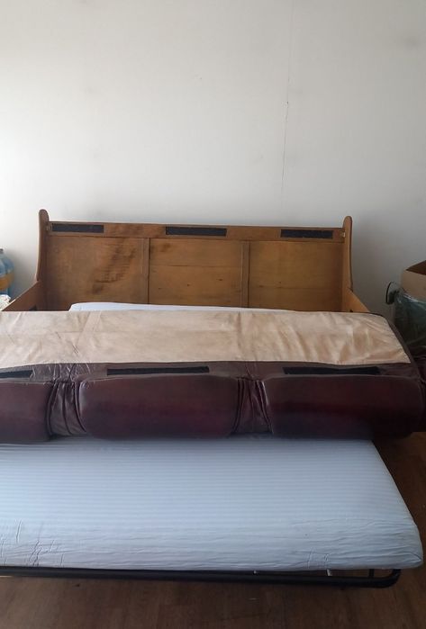 Продам кожаный раскладной диван