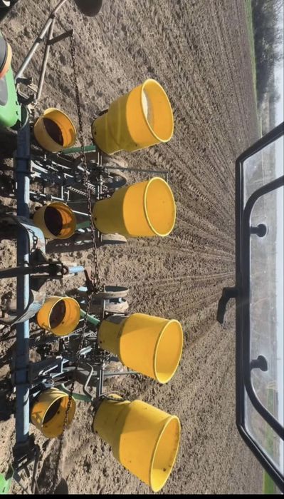 Semănătoare porumb si floarea soarelui pe 4 rânduri