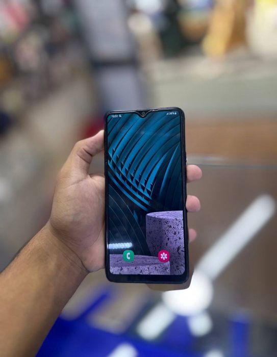 Samsung a20 sotiladi zo'r telefon