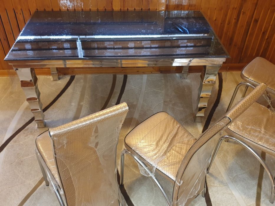 Продам новый стеклянный стол и шесть стульев