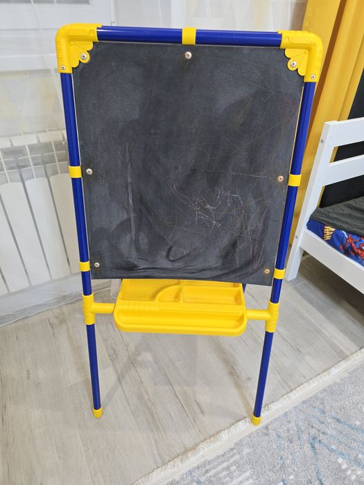 Продам детскую доску для рисования (мольберт)