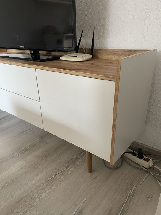 Телевизионен шкаф