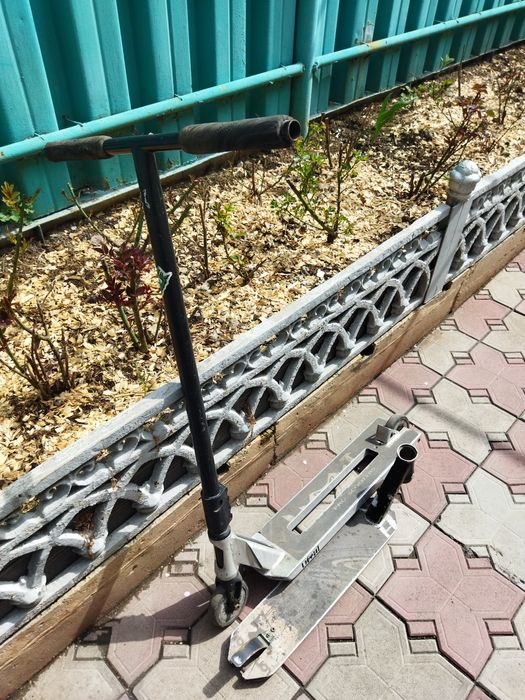 Продам самокат фирма Лимит