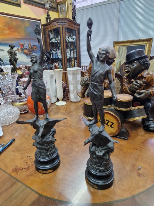 Чифт страхотни антикварни френски фигури статуетки