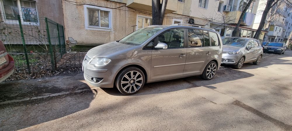 VW Touran 2007 2.0TDI, 6 trepte, piele, încălzire scaune, jante 18
