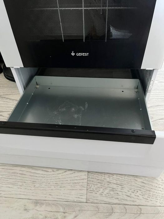 Продам электрическую плиту