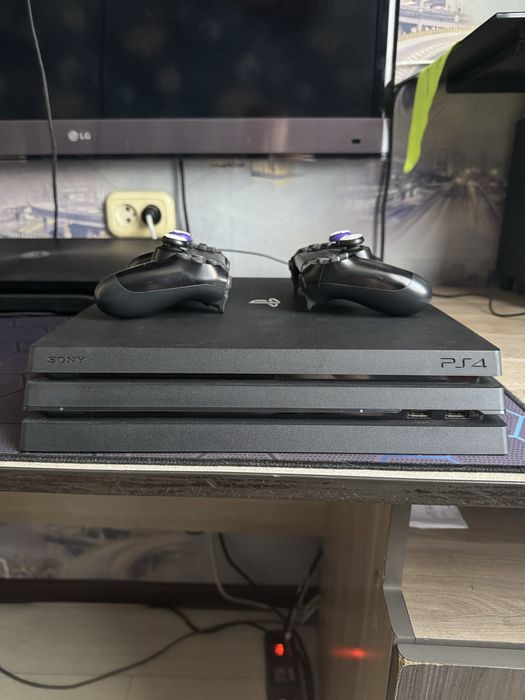Продам Ps 4 Pro 1 TB памяти