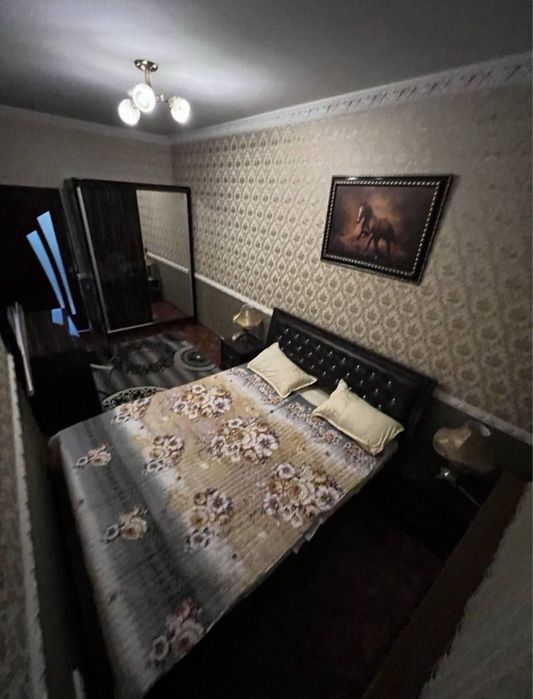 Буюк Ипак Йули Метро максим горький Художников