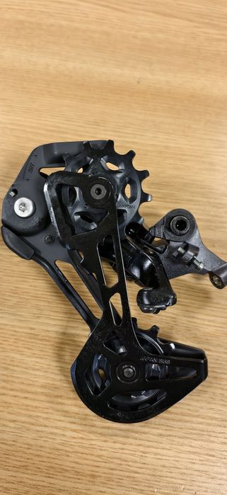 Заден Дерайльор: SHIMANO DEORE XT RD-M8130-SGS 11 SPEED