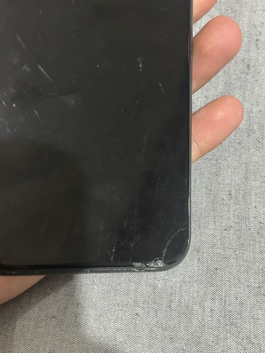 Продавам iPhone XR 128gb