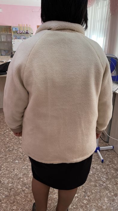 Продам женскую куртку