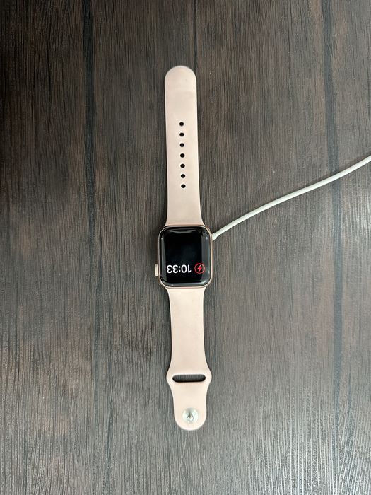 Apple watch SE с ремешком