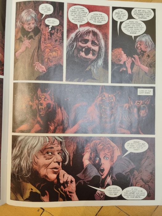 Колекция 2000AD комикси плюс подсрък артбук