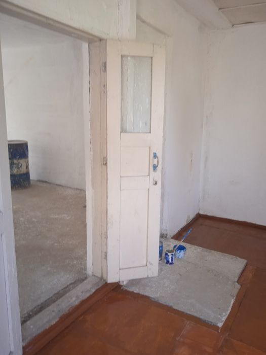 Тез  арада  үй  сатылады  .  Срочно  продам  дом  .