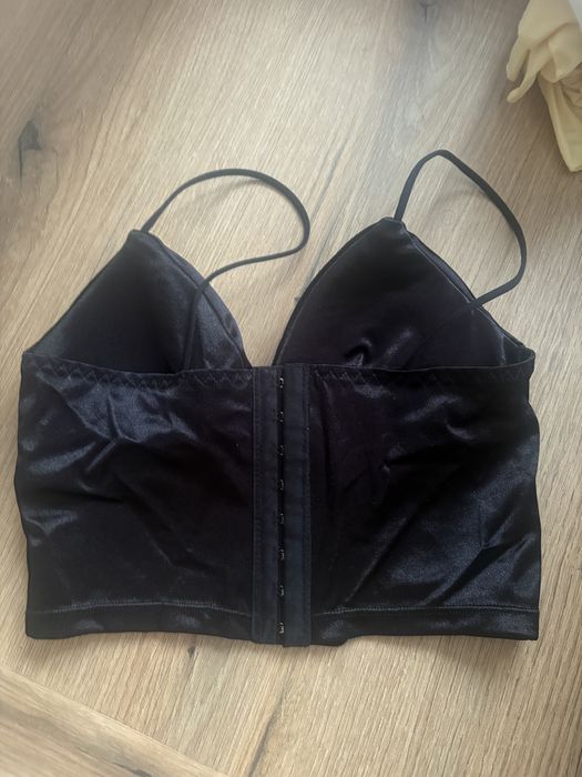 Черен топ с подплънки