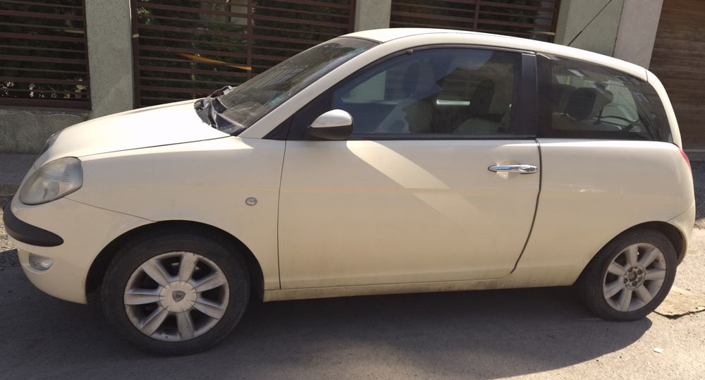 Lancia ypsilon bej