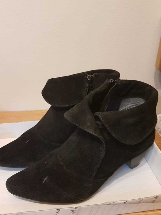 Ниски черни боти от естествен набук, номер 38