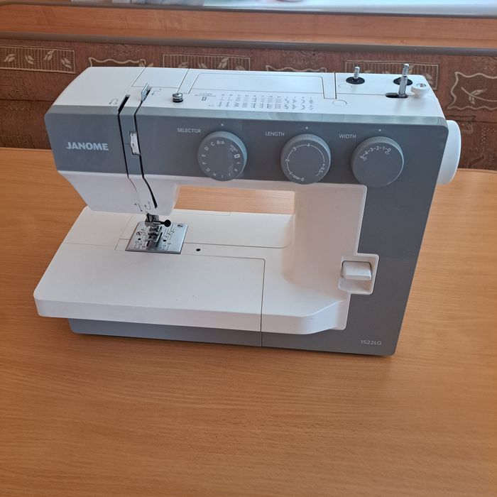 Швейная машинка Janome