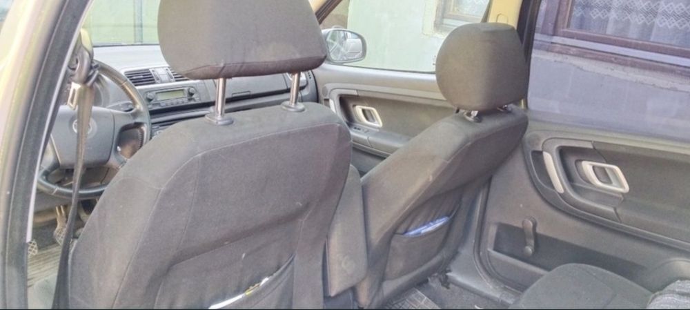Vând Skoda Roomster