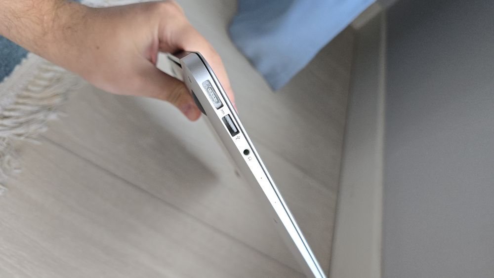 MacBook Air 13″ 2017 / i5 / 8 GB / SSD 128 GB / A1466