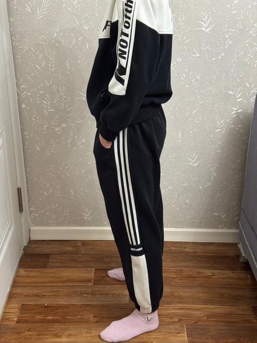 Продам спортивный костюм.