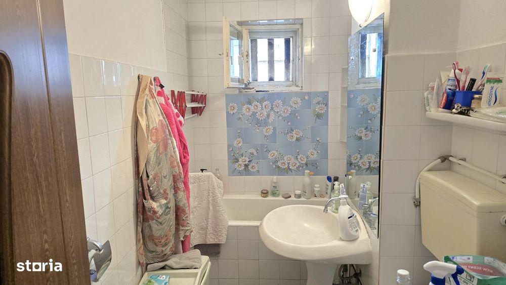 Vand apartament cu 4 camere, Deva, Crinilor, etaj 3, doua bai, balcon