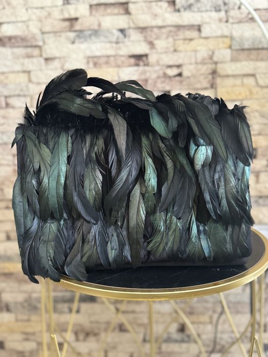 Дамска чанта - Guess - Hugo - Valentino - елегантна чанта с пера