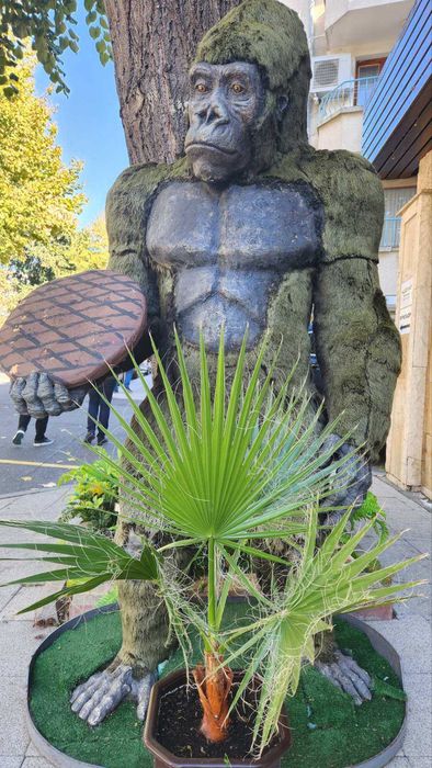 Статуя на горила