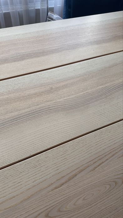 Masă de living din lemn si 4 scaune